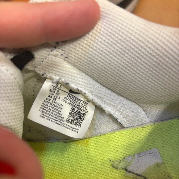 Nike Classic Black and White Athletic Shoes - Picture 6 of 6